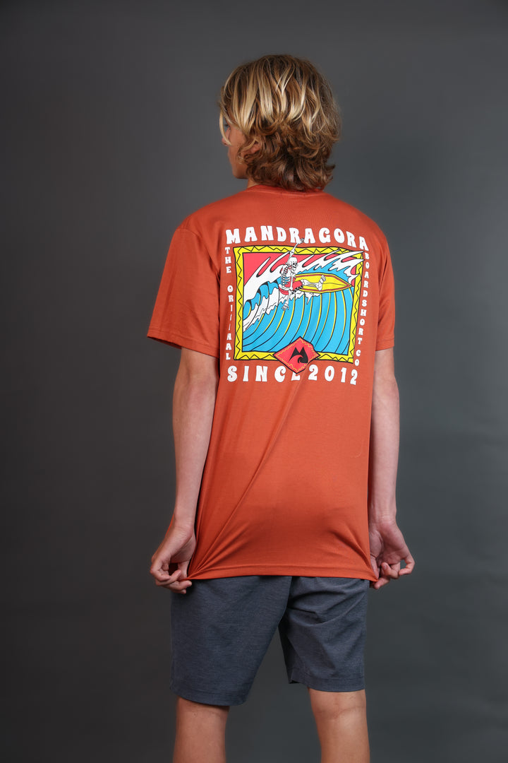Tees regular fit. Retro Surf