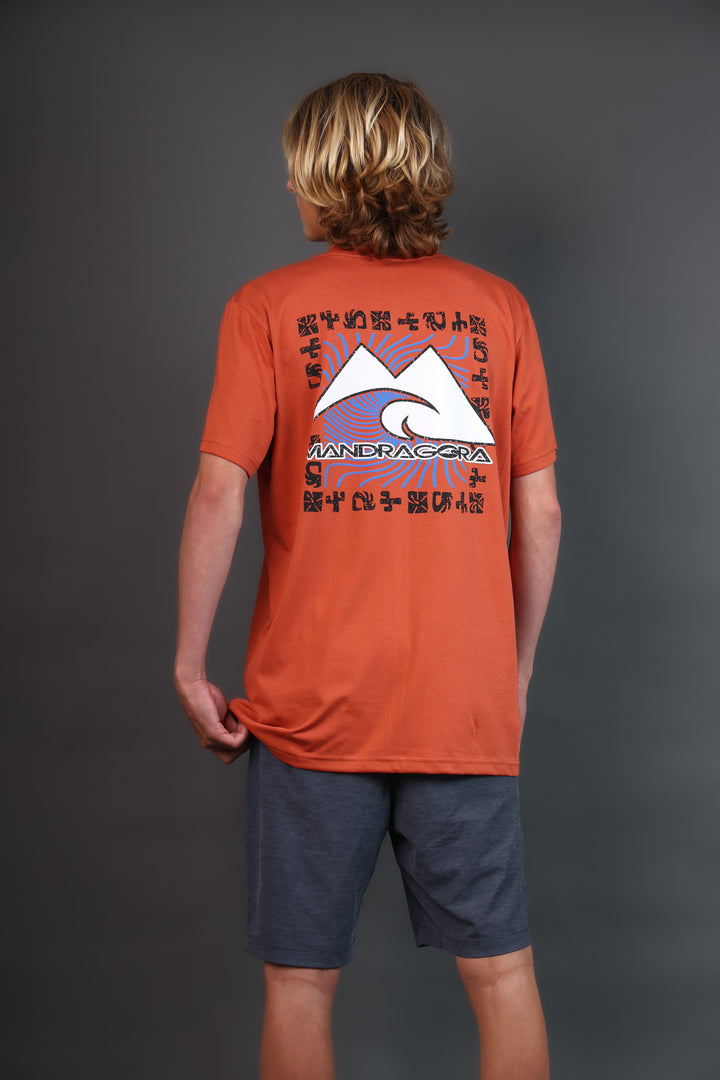 Tees regular fit. Rising Flow