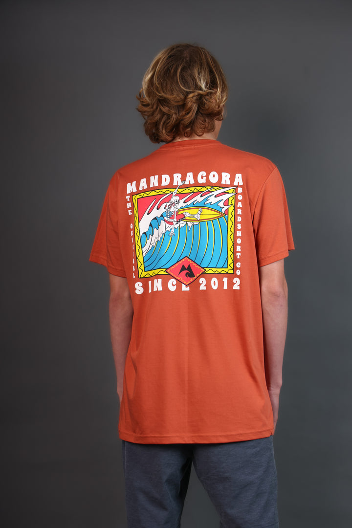 Tees regular fit. Retro Surf